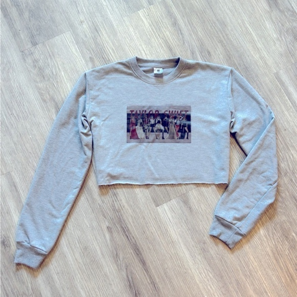 Taylor Swift Stylish Gray Crop Crewneck Women's Sweater